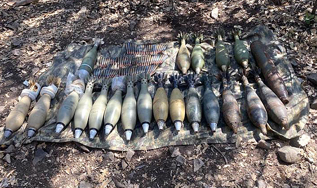 Pençe-Kilit'te teröristlere ait çok sayıda silah ve mühimmat ele geçirildi