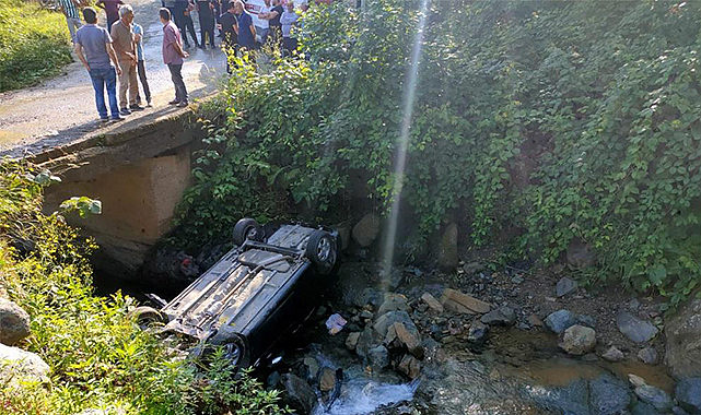 Rize’de köprüden düşen otomobildeki 1 kişi öldü, 1 kişi de yaralandı