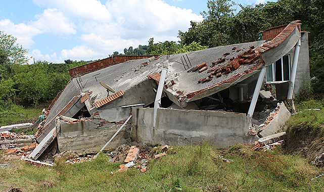Salıpazarı’nda evi tahliye edilen 20 aileye kira yardımı