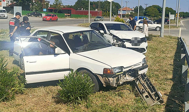 Samsun'da iki otomobil çarpıştı: 4 yaralı
