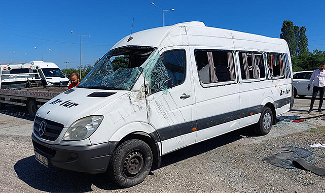 Samsun'da işçi servisi minibüsü kaza yaptı: 19 yaralı