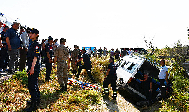 Samsun'da minibüs şarampole devrildi, 2 kişi öldü, 5 kişi yaralandı