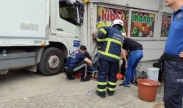 Samsun'da park halindeyken hareket eden kamyonun çarptığı kişi yaralandı