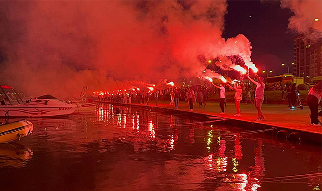 Samsunspor taraftarlarından meşaleli 58. yıl kutlaması