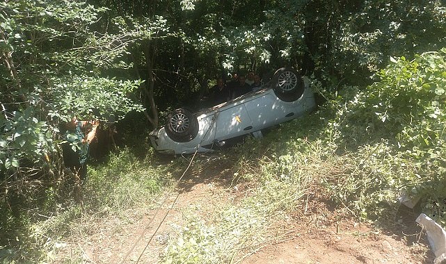 Şarampole devrilen otomobilin sürücüsü yaralandı