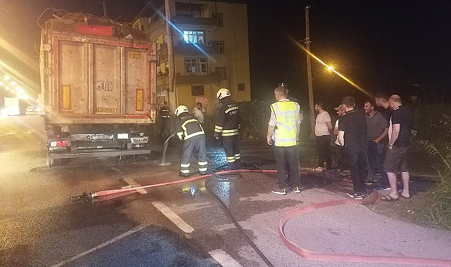 Seyir halindeki tırın alev alan lastiği söndürüldü