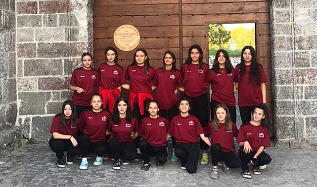 Voleybol takımı rakip tanımıyor