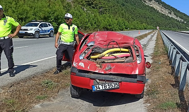 Yakakent'te otomobil bariyere çarptı: 1 yaralı