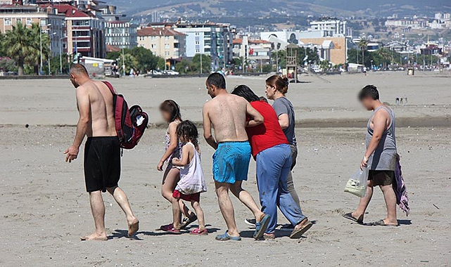 Yasaklı bölgede denize giren 2 çocuk boğulmaktan son anda kurtarıldı