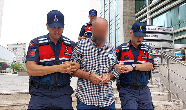 Atakum’da bıçaklı dehşet! Bıçağı boynuna soktu