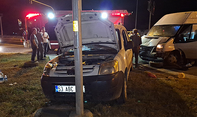 Bafra’da iki araç çarpıştı