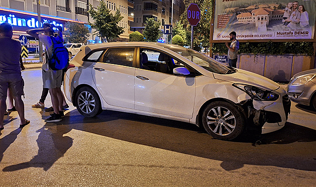 Bafra’da otomobille çarpışan motosikletteki 2 kişi yaralandı