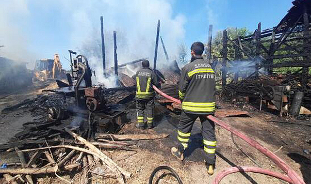 Bafra’da samanlık ve ahır yandı