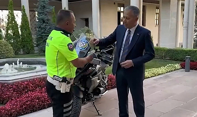 Bakan Yerlikaya, Samsun'daki polisin aracını yeniledi