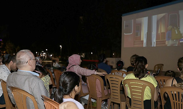 Başkan Demir çocuklarla birlikte film izledi