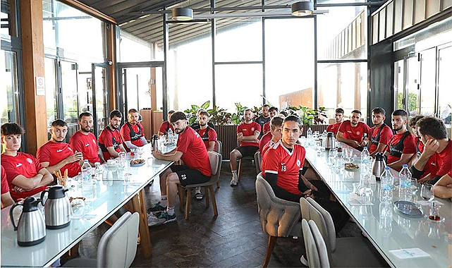 Büyükşehir’den futbolculara moral yemeği