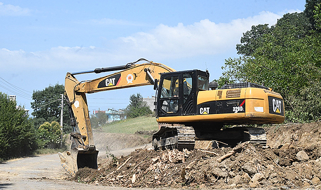 Büyükşehir’in yol çalışmaları artarak sürüyor