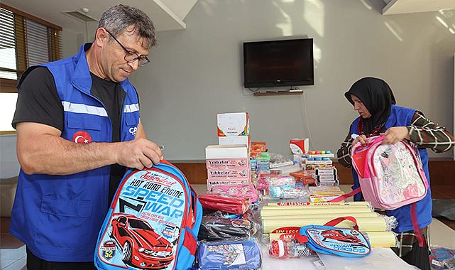 Canik Belediyesi’nden kırtasiye yardımı