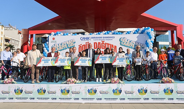 Canik’te bin 185 çocuk hediyeleriyle buluştu