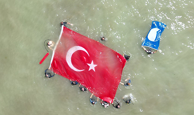 Denizde Türk Bayrağı açtılar