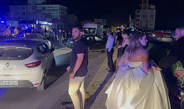 Düğünden çıkan araç kaza geçirdi