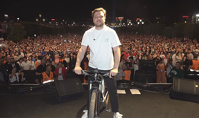 Ekin Uzunlar Samsunlulara 30 Ağustos zafer bayramı coşkusunu yaşattı