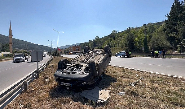 Gurbetçi aile kaza geçirdi! Araç takla attı
