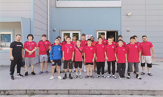 Güreşçiler mindere damga vurdu