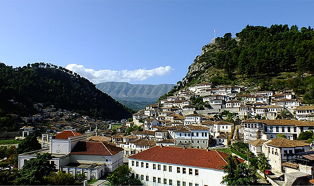İtalyan turistler 80 avroluk hesabı ödemeden kaçtı; devreye başbakanları girdi