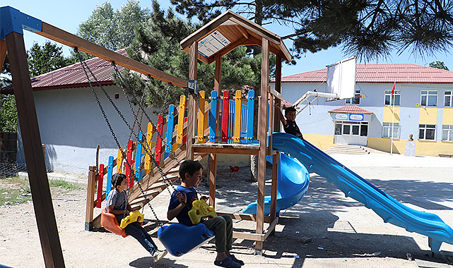 Kırsal mahalle çocuklarının yüzü güldü