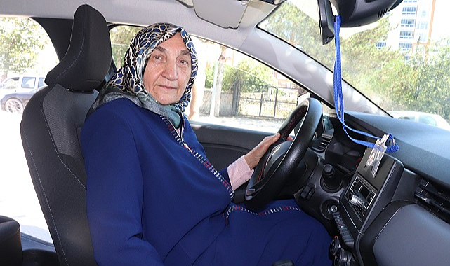 Kocası rahatsızlanınca 67 yaşında ehliyet aldı