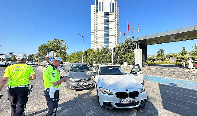 Otel önünde trafik kazası