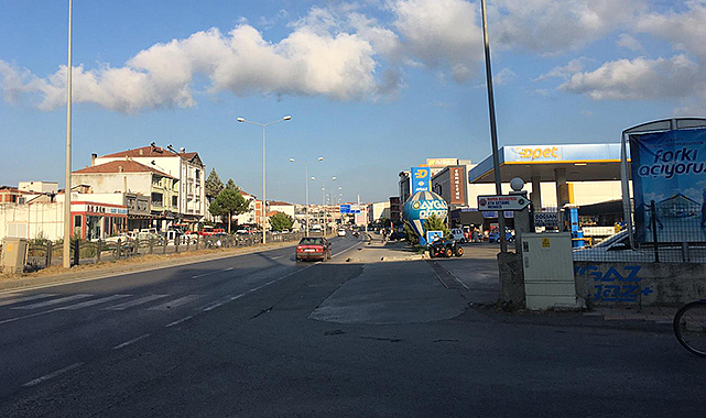 Otomobilin çarptığı anne ve çocuğu ağır yaralandı