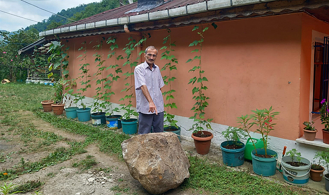 Salıpazarı’nda faciadan dönüldü! Kaya parçası evi teğet geçti