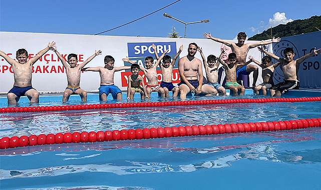 Salıpazarı’nda ücretsiz yüzme kursları devam ediyor