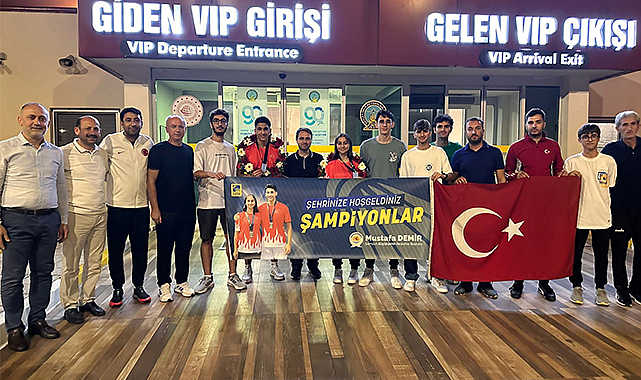 Samsun’un milli gururları havaalanında karşılandı