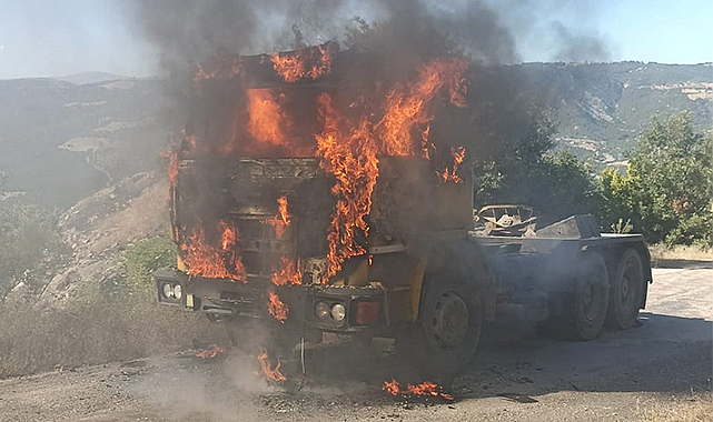 Seyir halindeki tır alev topuna döndü