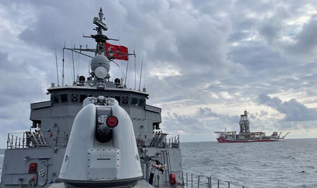 TCG Fatih Fırkateyni sondaj gemilerine refakat etti