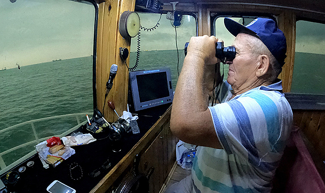 74 yaşındaki Ali kaptan denizden kopamıyor