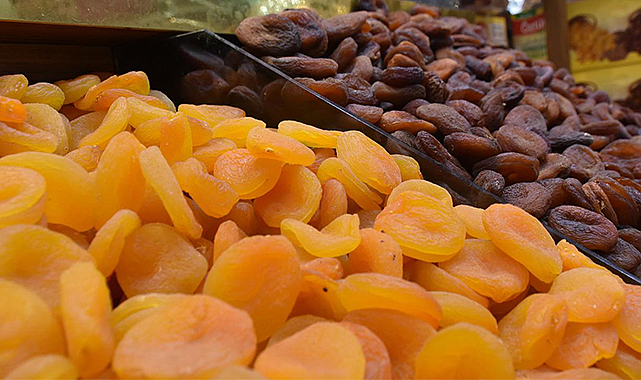 Afetzede kayısı üreticilerine 1 milyar TL üzerinde hasar ödemesi yapıldı