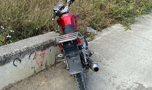 Alaçam'da motosiklet otomobile çarptı: 1 yaralı