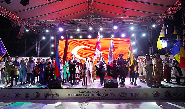 Atakum halk dansları ekibi festival yolcusu