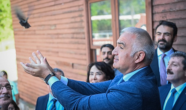Bakan Ersoy Samsun'da ‘Kuş Cenneti’ni inceledi