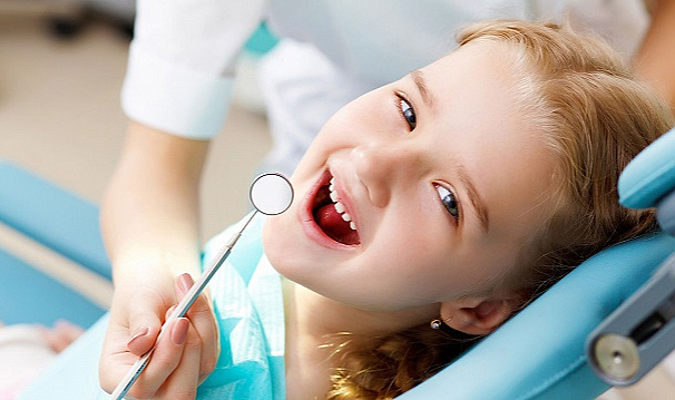 Çocukların dişlerine tatlı zarar