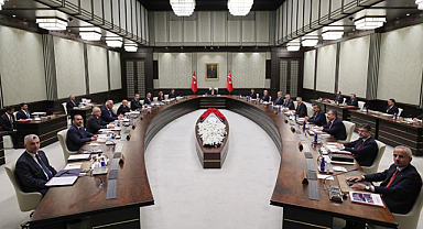 Emekliler yarını bekleyecek! Kabinede maaşlara düzenleme gündemde