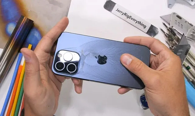 iPhone 15 Pro Max dayanıklılık testinde sınıfta kaldı!