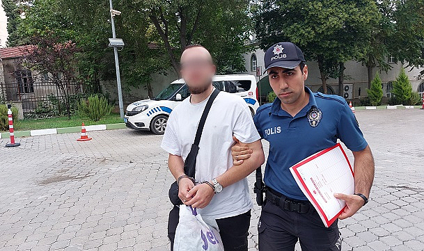 MET, kokain ve sentetik ecza ile yakalandılar