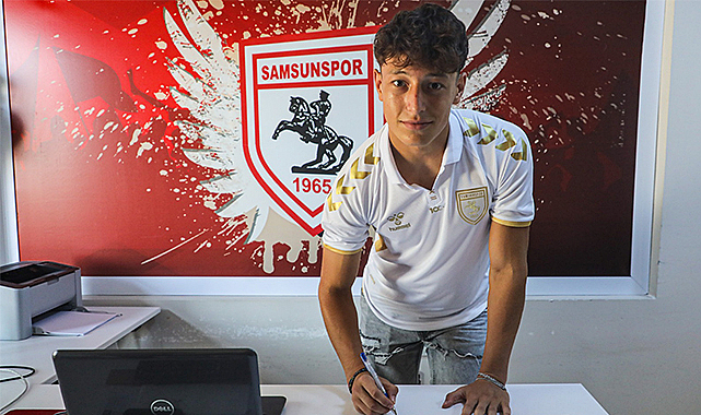 Mustafa Tan profesyonel oldu