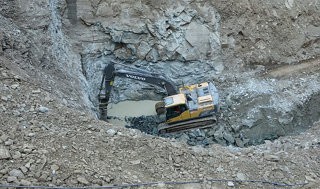 Ordu'da heyelan nedeniyle yıkılan yolda çalışmalar sürüyor
