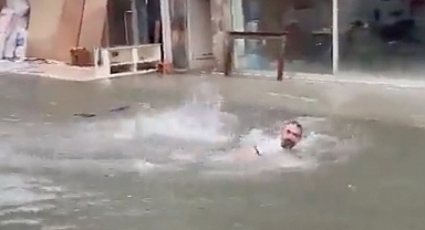 Samsun’da esnaf iş yerine yüzerek ulaştı